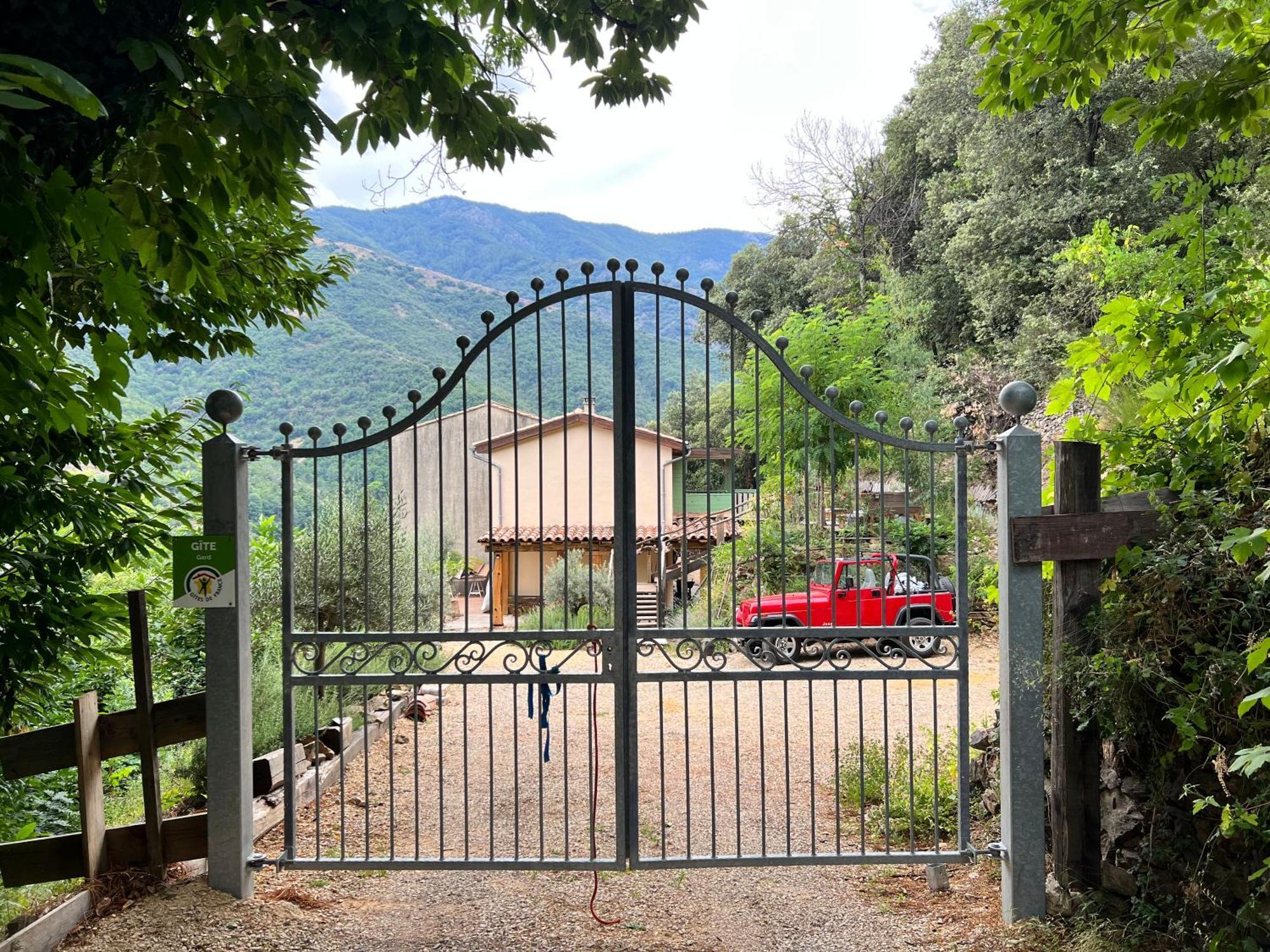 Les Magnels Bed & Breakfast Valleraugue Exterior photo